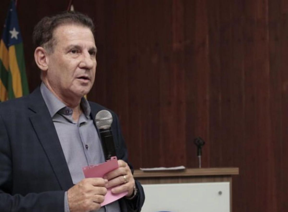 Vanderlan está isolado pela base e pela oposição